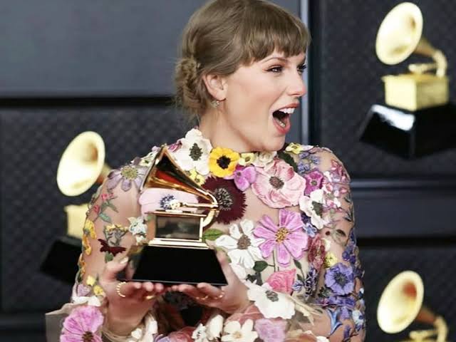 Taylor Swift di acara Grammy Awards tahun 2021 (Foto: The Recording Academy/THE EDITOR)