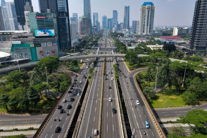 Jalan di kawasan Jakarta. (Foto: AFP/THE EDITOR)