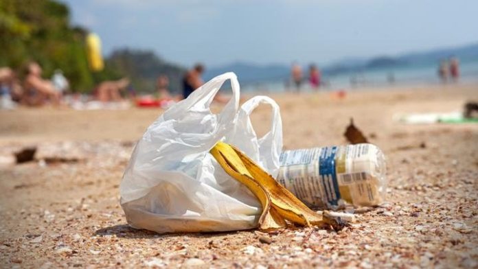 Ilustrasi sampah plastik. (Foto: Shutterstock/THE EDITOR)