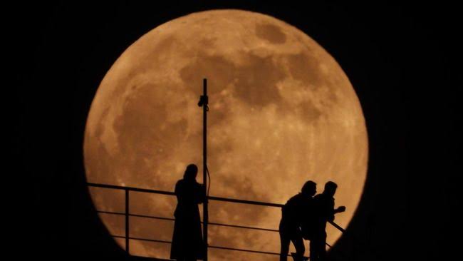 Ilustrasi gerhana. (Foto: Musa Sadulayev/AP)