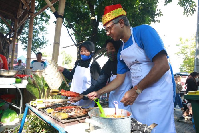Grilled fish stall run by women who participated in the training provided by FAO and KKP.
