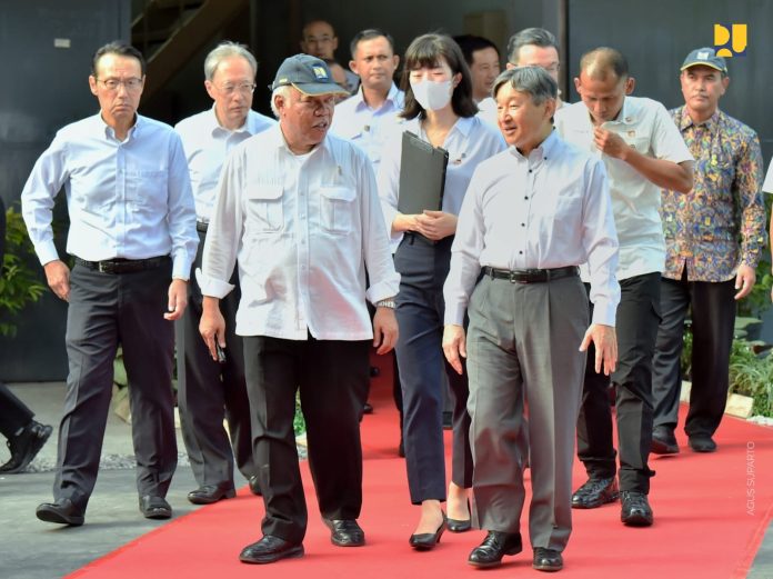 Minister of PUPR Basuki (left) welcomed His Majesty The Emperor of Japan Naruhito (right) at the Sabo Technical Center in Yogyakarta, Wednesday (21/6).