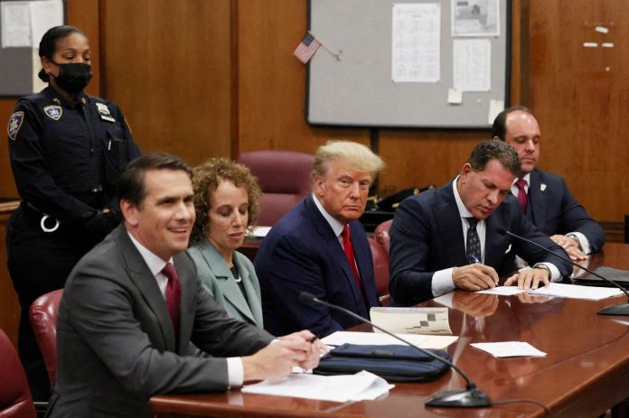 Donald Trump di pengadilan di New York, Amerika Serikat, April 2023.