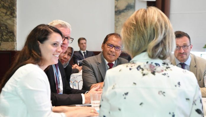 Makassar Mayor Danny Pomanto was having a discussion with the Queen Mathilde of Belgium in the royal lunch session of 2023 Brussels Urban Summit (BUS).
