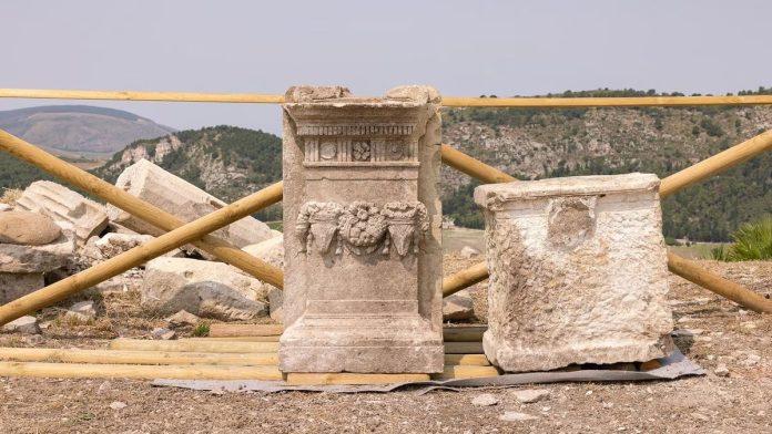 Altar Yunani kuno yang ditemukan di Pulau Sisilia, Italia.