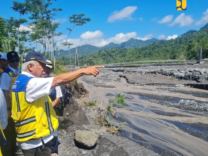 Minister of Public Works and Housing (PUPR) Basuki Hadimuljono inspected the infrastructure affected by the cold lava flood from Mount Semeru in Lumajang Regency, East Java.