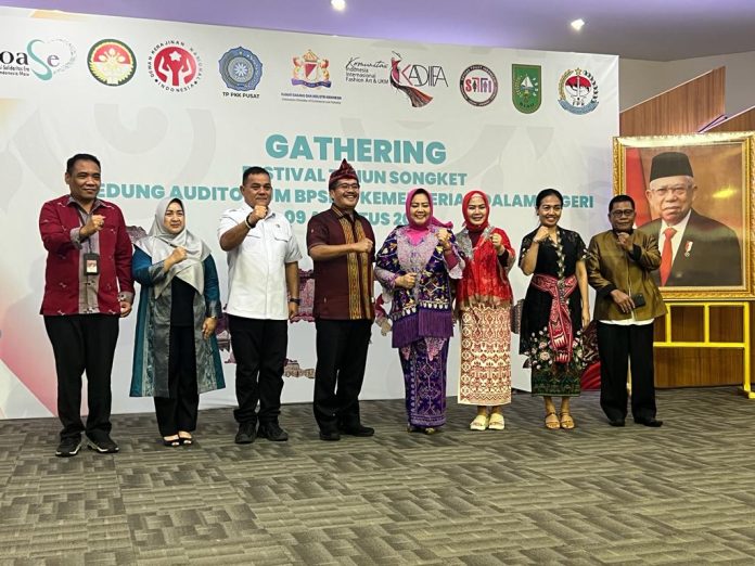 Gathering and Press Conference of the Nusantara Songket Weaving Festival.