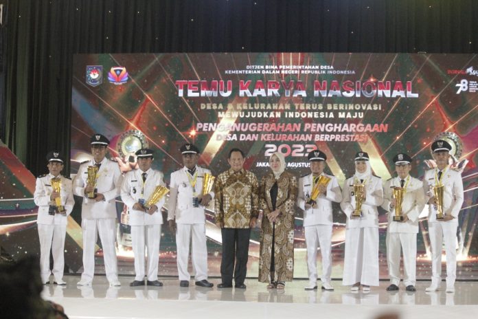The winners of Lomdeskel 2023.