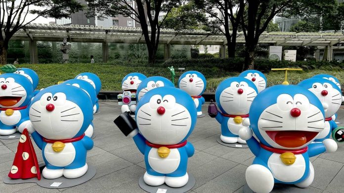 Patung-patung Doraemon di Roppongi Hills, Tokyo, Jepang, dalam rangka festival Summer Station 2023.