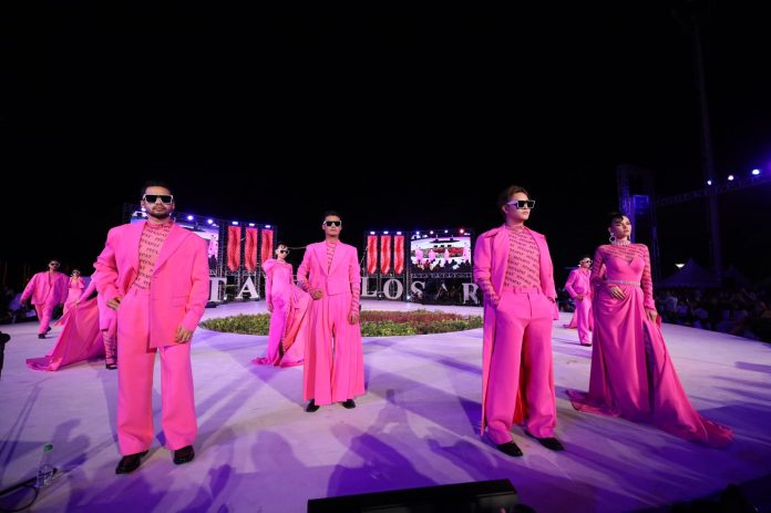 Pitnapat was the fifth designer to appear at the 2023 F8 Festival’s Fashion show stage on Sunday (27/8) evening.