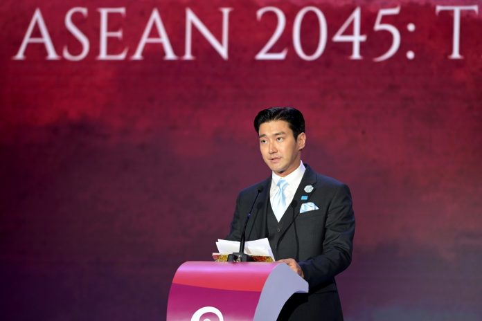 Choi Siwon berpidato pada hari kedua ASEAN Business Investment Summit (ABIS) 2023 di Jakarta, Senin (4/9).