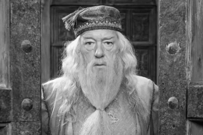 Michael Gambon sebagai Profesor Albus Dumbledore.