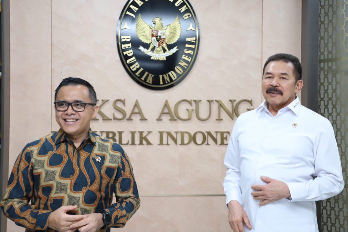 Minister of Administrative and Bureaucratic Reform Abdullah Azwar Anas and Attorney General ST Burhanuddin. (Photo: Public Relation of Ministry of Administrative and Bureaucratic Reform/THE EDITOR)