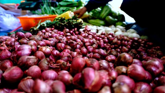 Shallot sold in North Sangatta, East Kutai Regency, East Kalimantan. (Photo: Muhammad Abdul Majid/Unsplash)