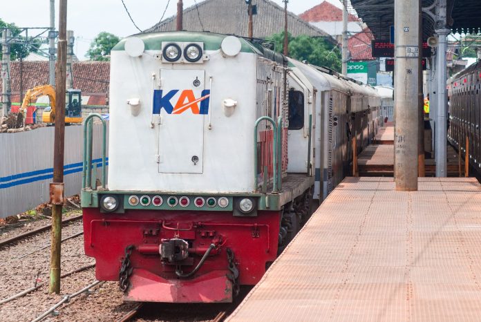 Train. (Photo: Andra Radithya/THE EDITOR)