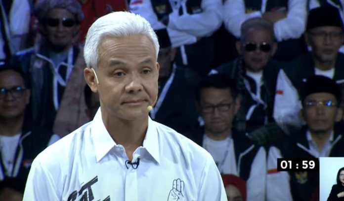 Ganjar Pranowo dalam debat perdana capres Pemilu 2024, Selasa (12/12). (Foto: YouTube KPU RI/THE EDITOR)