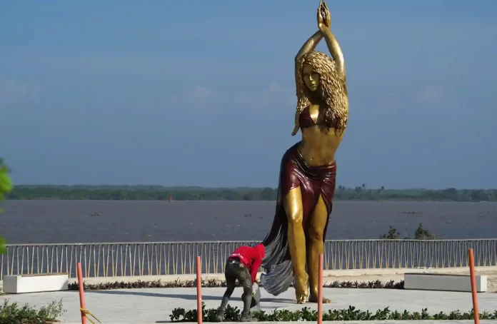 Patung perunggu Shakira di Kota Barranquilla, Kolombia. (Foto: AFP/Getty Images)