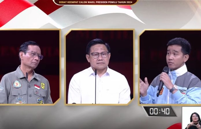 (dari kiri ke kanan) Mahfud MD selaku cawapres nomor urut tiga, Muhaimin Iskandar selaku cawapres nomor urut satu, dan Gibran Rakabuming Raka selalu cawapres nomor urut dua dalam Debat Keempat Calon Wakil Presiden Pemilu Tahun 2024. (Foto: YouTube KPU RI/THE EDITOR)