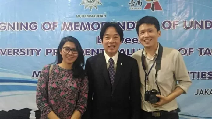 Taiwan President-elect Lai Ching-te (center) with The Editor-in-Chief Elitha Evinora br Tarigan (left) and Channel NewsAsia Senior Editor Jay Chou (right). (Photo: File/THE EDITOR)