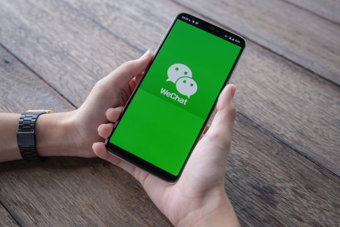 Ilustrasi WeChat yang merupakan aplikasi perpesanan yang populer di China. (Foto: Shutterstock/THE EDITOR)