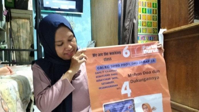Yuni Sri Rahayu, asisten rumah tangga yang mendaftarkan diri sebagai caleg dari Partai Buruh. (Foto: Tribun Jakarta/THE EDITOR)