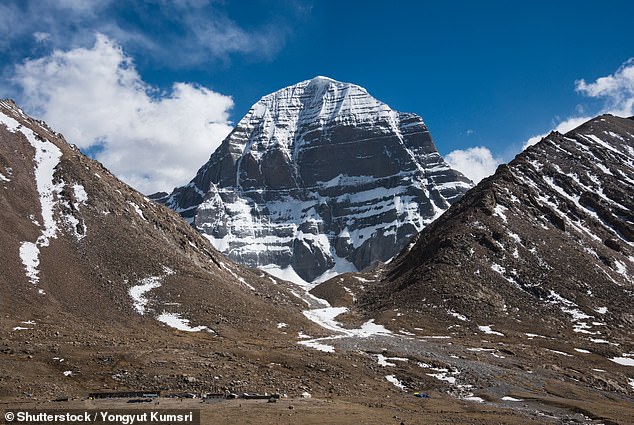 Puncak Gunung Kailash yang tak pernah berhasil ditaklukkan oleh pendaki manapun di dunia (Foto: Daily Mail/ THE EDITOR)