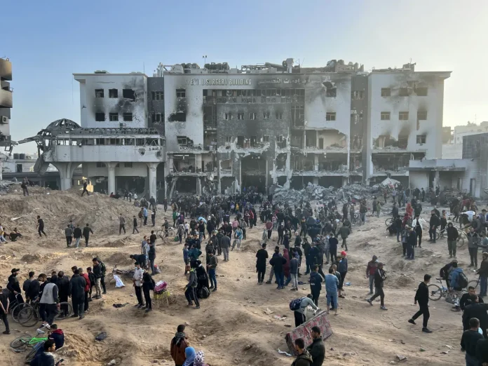Kondisi Rumah Sakit Al-Shifa di Jalur Gaza, Palestina, setelah mengalami penyerangan oleh IDF selama dua pekan. (Foto: Osama Rabii/Anadolu)