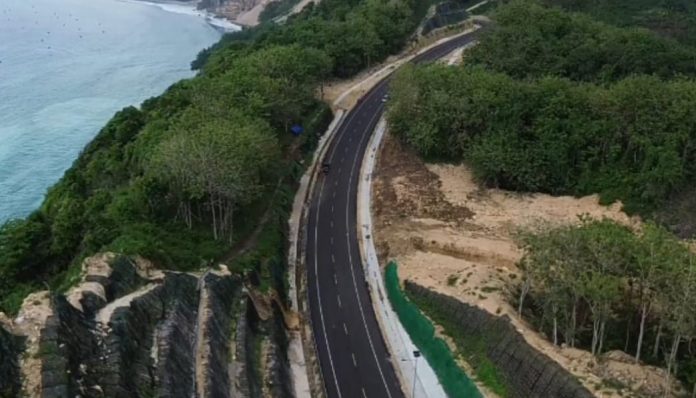 Jalan Pantai Selatan (Pansela) Jawa yang ditargetkan tersambung dari Banten hingga Jawa Timur (Foto: Humas Kementerian PUPR/ THE EDITOR)