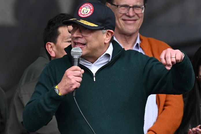 Presiden Kolombia Gustavo Petro dalam rapat umum May Day di Alun-Alun Bolivar di Bogota, Rabu (1/5). (Foto: Raul Arboleda/AFP via Getty Images)