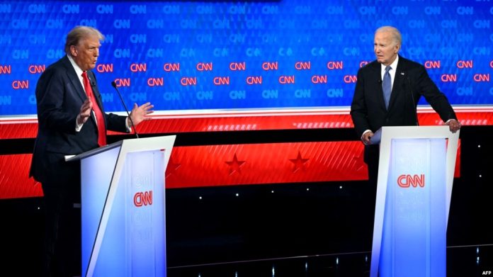Presiden AS Joe Biden (kiri) dan mantan Presiden AS Donald Trump tampil dalam sesi debat capres yang digelar oleh CNN di Atlanta, Georgia, pada 27 Juni 2024. (Foto: AFP/Andrew Caballero Reynolds/ THE EDITOR)