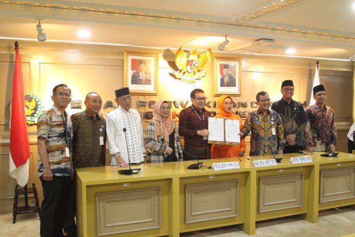 Committee I of DPD RI requested input from the Governors of West Sumatra and Riau Islands. (Photo: Public Relations of DPD RI/THE EDITOR)
