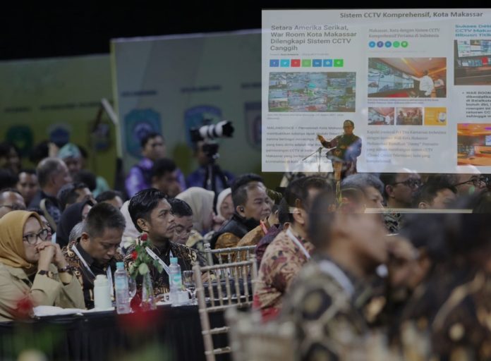 Minister of Home Affairs Tito Karnavian praised the digital security system built by the Mayor of Makassar during the XVII National Work Meeting of the Association of Indonesian City Governments at BSCC, Balikpapan, Tuesday, 4 June 2024. (Photo: Public Relations of the Mayor of Makassar/THE EDITOR)
