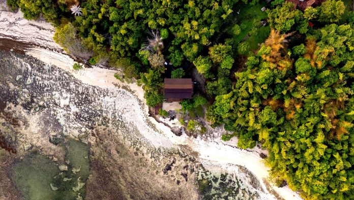 Pantai Plengkung tampak dari atas (Foto: Humas Kementerian PUPR/ THE EDITOR)
