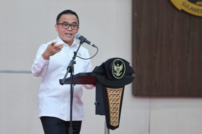Minister of PANRB Abdullah Azwar Anas in Sapa ASN South Sulawesi in Makassar, Friday (19/7). (Photo: Public Relations of Ministry of PANRB/THE EDITOR)
