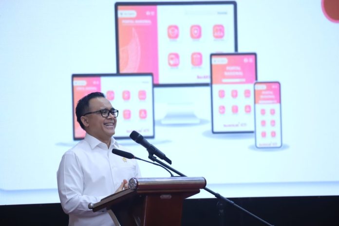 Minister of PANRB Abdullah Azwar Anas at the State Civil Apparatus Awards (AASN) 2023 event held at the Education and Training Centre of State Administration Institute (LAN) in Pejompongan, Jakarta, Monday (29/7). (Photo: Public Relations of Ministry of PANRB/THE EDITOR)