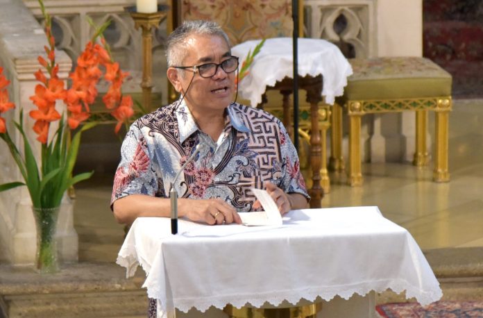 Dr. iur. Damos Dumoli Agusman, Duta Besar/Wakil Tetap RI untuk Austria saat berpidato pada acara perayaan 70 Tahun Hubungan Diplomatik Indonesia dan Austria yang jatuh pada tanggal 8 Juli 2024 di Gereja Maria am Gestade (Foto: Humas KBRI Wina/THE EDITOR)