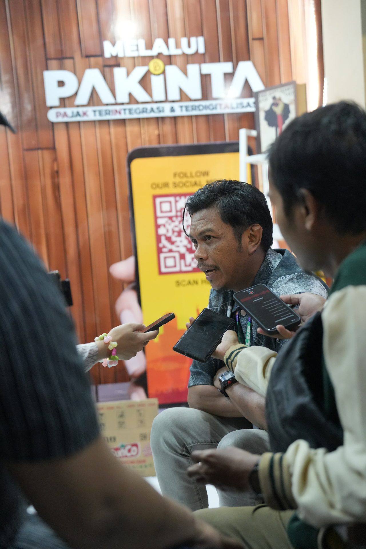 Head of the Makassar City Regional Revenue Agency (Bapenda) Firman Hamid Pagarra during F8 Festival (Photo: Public Relations of Makassar City Regional/THE EDITOR)