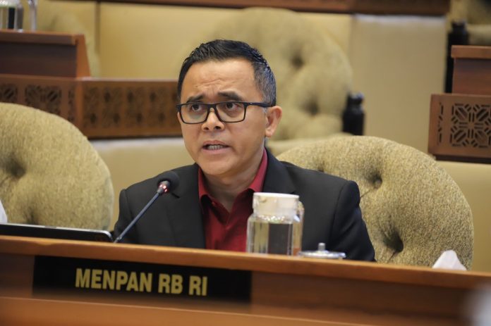 Minister of PANRB Abdullah Azwar Anas  in a Work Meeting and Hearing on the ASN Management RPP with Commission II of the House of Representatives (DPR) in Jakarta, Wednesday (28/8). (Photo: Public Relations of Ministry of PANRB/THE EDITOR)