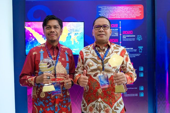Head of the Makassar City Regional Revenue Agency Firman Hamid Pagarra accompanied Makassar Mayor Moh Ramdhan 