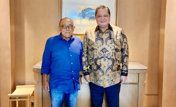 (Kiri) Aburizal Bakrie dan (kanan) Airlangga Hartarto saat bersilaturahmi (Foto: Instagram @aburizalbakrie/THE EDITOR)