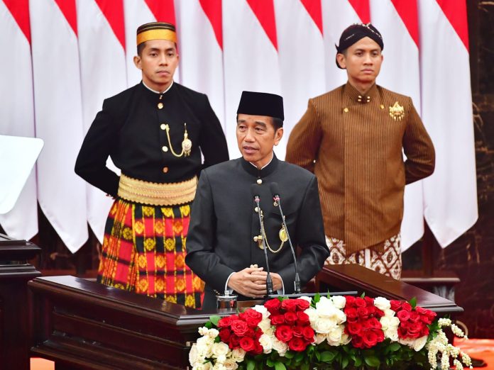 President Joko Widodo delivers his State of the Nation Address at the Annual Session at the DPR/MPR, Friday (16/8). (Photo: Public Relations of Ministry of PANRB/THE EDITOR)