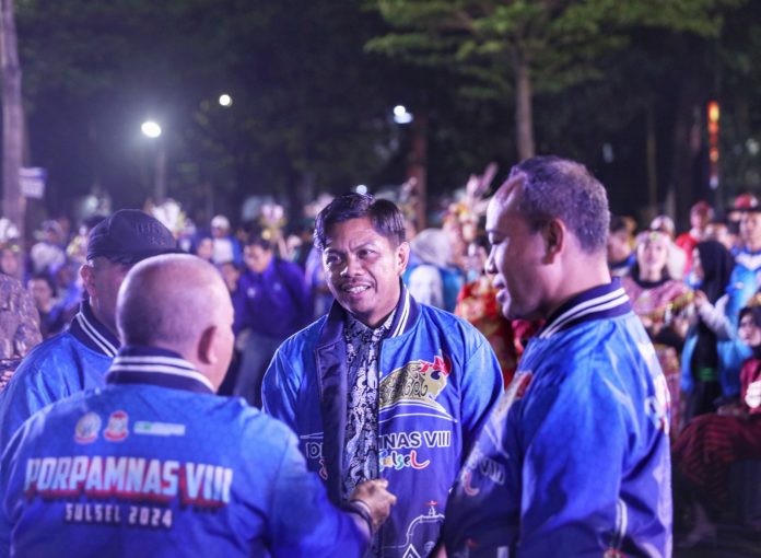 Acting Secretary of Makassar Firman Hamid Pagarra during the VIII National Drinking Water Inter-Company Sports Week (Porpamnas) of the Association of Indonesian Drinking Water Companies (Perpamsi), Sunday (4/8). (Photo: Makassar City Government Public Relations/THE EDITOR)