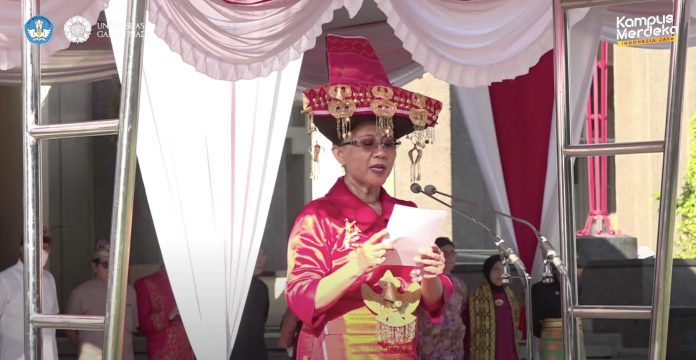 Professor Ova Emilia saat membacakan pidato di hari kemerdekaan RI pada Sabtu, 17 Agustus 2024 (Foto: Tangkapan layar Youtube/THE EDITOR)