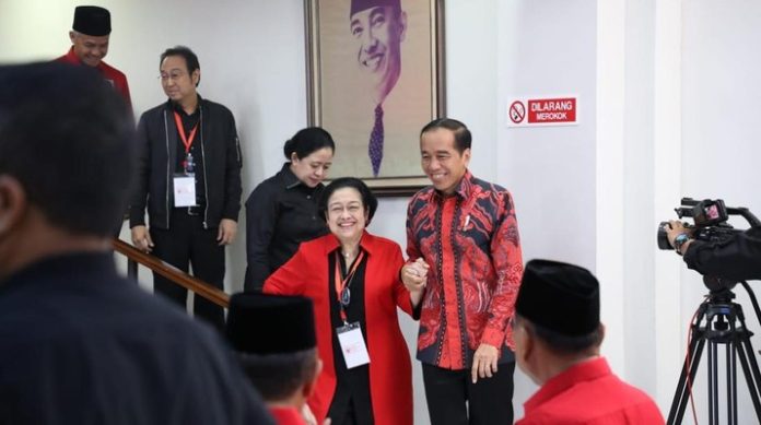Presiden Jokowi dan Megawati Soekarnoputri asai Rakernas PDIP pada 6 Juni 2024 (Foto: PDIP/THE EDITOR)