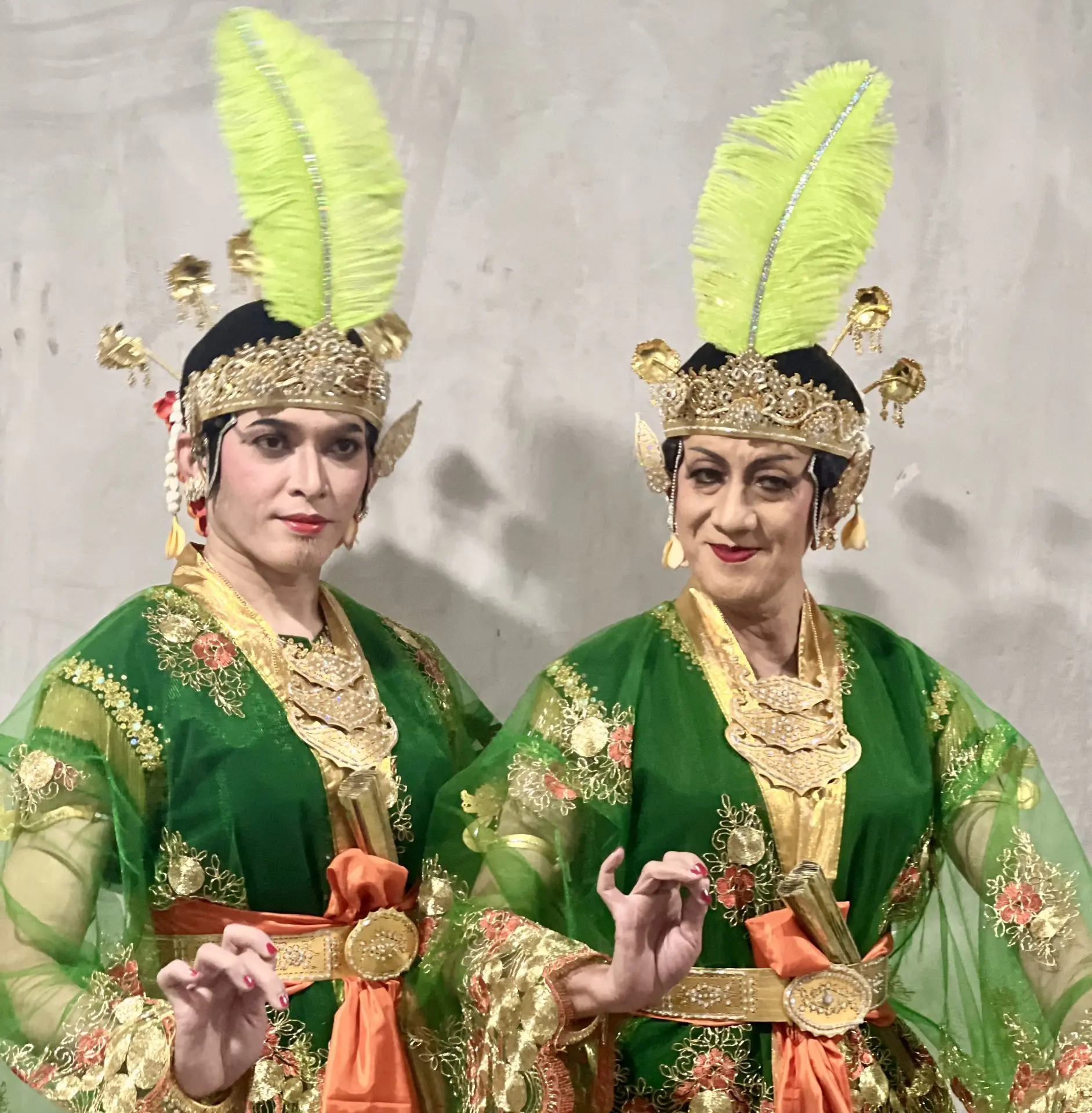The dancer of Bedhayan Hagoromo, from left - Raga Mulya Tetet Mateus and Didik Nini Thowok (PHOTO: Elitha Evinora Beru Tarigan/THE EDITOR)