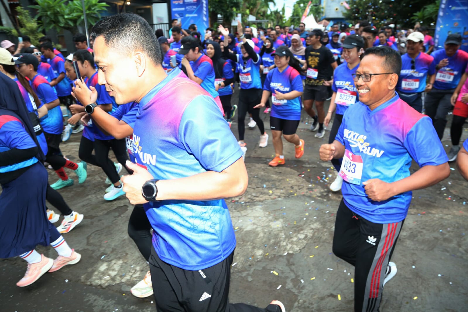 Hundreds runners participate in FIKKIA Run held by the Faculty of Health, Medicine, and Natural Sciences (FIKKIA) of Banyuwangi Airlangga University (Unair) on Sunday (1/12/2024). (Photo: Public Relations of the Banyuwangi Regency Government/THE EDITOR)