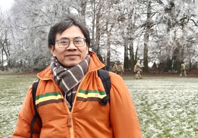 Abdul Manan saat berada di Inggris Selatan untuk meliput tentang infrastruktur militer dari Inggris dan 10 negara yang memberikan pelatihan militer kepada tentara Ukraina di tahun 2023 lalu (FOTO: Instagram @abdulmanan1974/THE EDITOR)