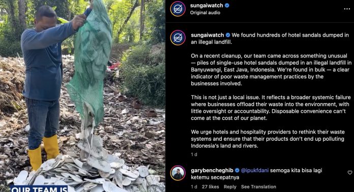 Ratusan sandal sekali pakai dibuang di atas tempat pembuangan sampah ilegal di Banyuwangi, Jawa Timur, Indonesia. Sungai Watch mengunggah temuan ini pada Jumat, 16 Mei 2025 dan meminta agar Bupati Banyuwangi Ipuk Fiestiandani segera menyelesaikan hal ini karena sandal tersebut milik dari salah satu resort mewah bernama Hotel Ketapang Indah di kabupaten yang tengah gencar mendorong perkembangan industri pariwisata mereka (FOTO: Instagram @sungaiwatch/THE EDITOR)