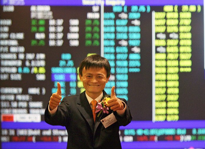 Jack Ma, founder of Alibaba Group Holding Ltd., gives a thumbs up to the media at the Hong Kong Stock Exchange in 2007 (PHOTO: AFP-JIJI)