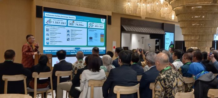Panel Indonesia tengah memperkenalkan tentang potensi karbon di hutan Indonesia dalam acara Business Forum on Forest Carbon Trade yang digelar di Paviliun Indonesia, World Expa Osaka, Jumat, 9 Mei 2025 (FOTO: rimbawan.com/THE EDITOR)